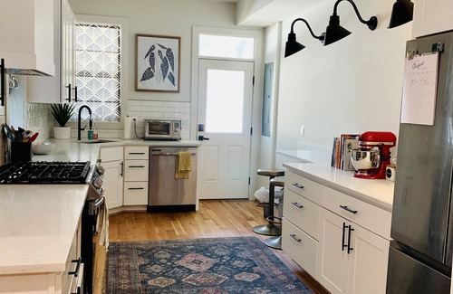Northeast Maison | Unbeatable Location on The Hill