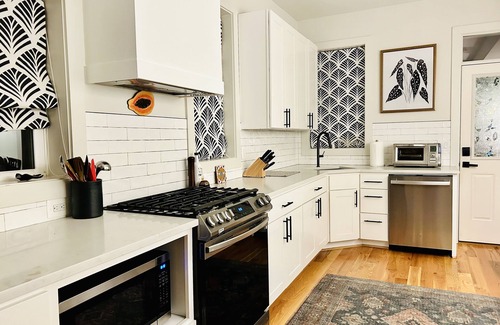 Northeast Maison | Unbeatable Location on The Hill
