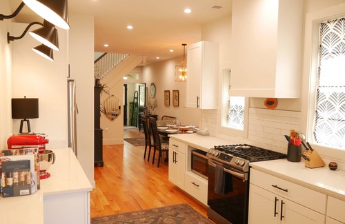 Northeast Maison | Unbeatable Location on The Hill
