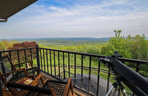 Jim Thorpe Cabine | UNBEATABLE MOUNTAIN VIEWS, Tons Of Outdoor Space, Hot Tub, Close To Jim Thorpe!