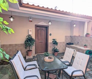 Ano Poli Appartement | Under Castle Walls cottage