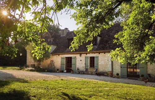 Saint-Cernin-de-Labarde Villa | Under skies that arch from field to forest