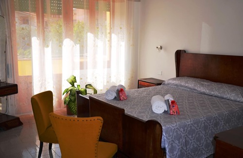 Iglesias Historic Centre Lit Et Petit-Déjeuner | Under the banner of your holiday!!!!