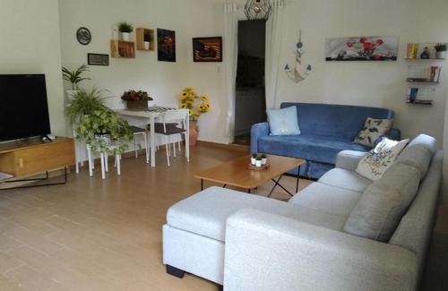 Aseret Maison | Under The Fig Tree