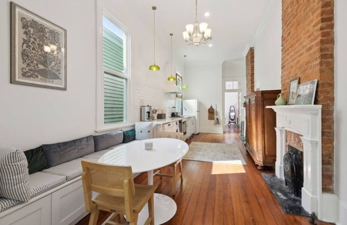 Irish Channel Maison | Under The Oaks 2 - NOLA 2BR/1BA