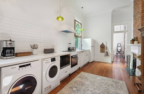Irish Channel Maison | Under The Oaks 2 - NOLA 2BR/1BA