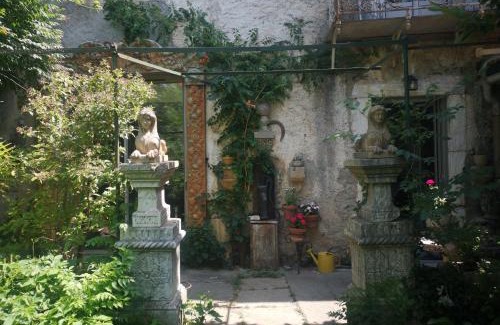 Saint-Pons-de-Thomieres Maison | Une chambre au jardin
