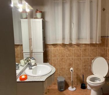 Le Pizou Maison | Une chambre pour deux avec vue sur la piscine