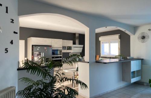 Le Pizou Maison | Une chambre pour deux avec vue sur la piscine