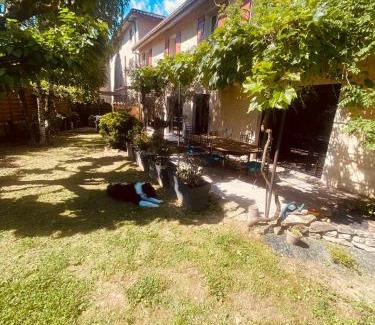 Bron Lit Et Petit-Déjeuner | Une Ferme en Ville