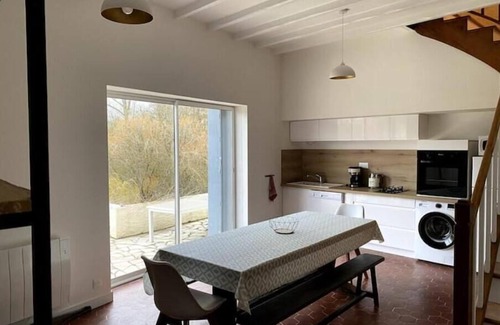 Arcais Maison | Une maraîchine en bord de conche (avec barque)
