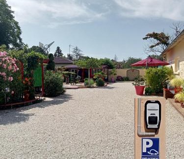 Saint-Medard-de-Guizieres Appartement | Une pause quelque part recharge pour voiture électrique inclu