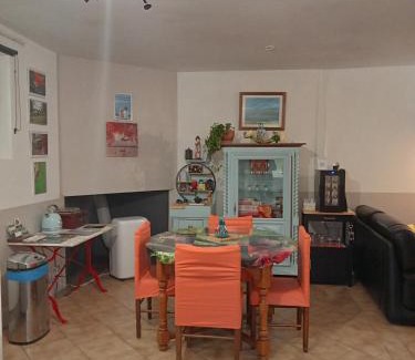 Saint-Medard-de-Guizieres Appartement | une pause quelque part au jardin des érables et des niwakis