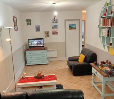 Saint-Medard-de-Guizieres Appartement | une pause quelque part au jardin des érables et des niwakis