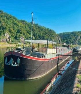 Sclayn Location De Bateaux | Une perle ! Péniche complète pour 8 sur la Meuse, région Namur