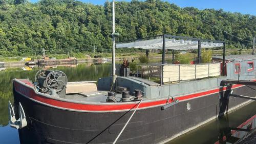 Sclayn Location De Bateaux | Une perle ! Péniche complète pour 8 sur la Meuse, région Namur