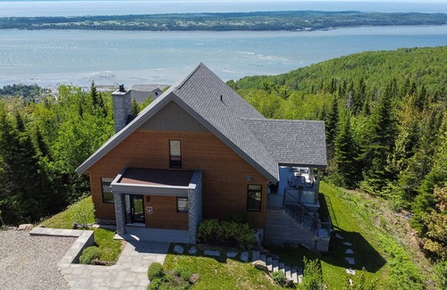Saint-Joseph-de-la-Rive Chalet De Ski | Une vue à Couper le Souffle - La Panoramique