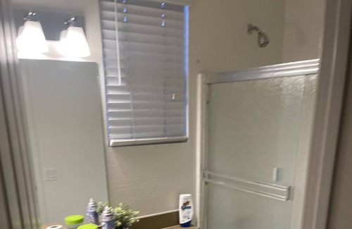 Newport Beach Copropriété | Unfurnished Townhome 2b2ba Central Location Newport Beach