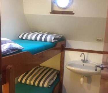 Leeuwarden Location De Bateaux | Uniek verblijf op slaapschip (tot 20 personen) nabij het centrum van Leeuwarden