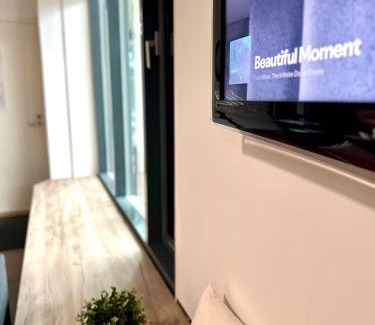 Lahti Appartement | Uniikki keskustahuoneisto pihaterassilla, bm Garden Apartments no2, free parking