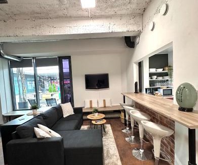 Lahti Appartement | Uniikki keskustahuoneisto pihaterassilla, bm Garden Apartments no2, free parking