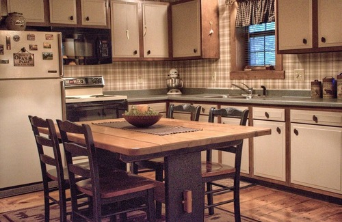 Weikert Cabine | Union Co Weikert PA - Seven Mountain View