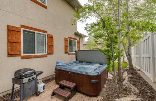 Midvale Maison | Union Duplex Cove and Woods in Salt Lake with Hot Tub