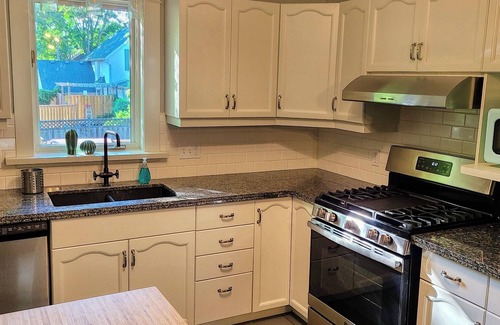 Waterloo Maison | Union House - 4 bedroom century home, Uptown Waterloo