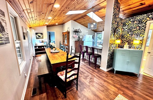 Union Pier Maison | Union Pier House w / plage privée! 3bed / 2bth w / HOTTUB / Yard / Decks / LRG Screen Porch