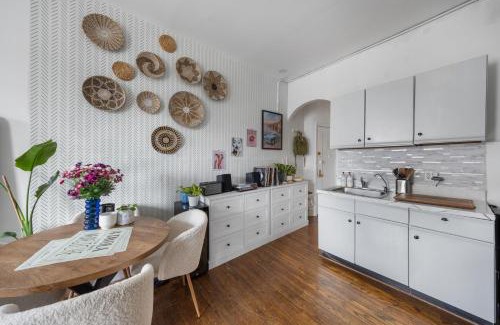 Ukrainian Village Appartement | Union Square Sanctuary - Chic One Bedroom Retreat in Downtown Manhattan