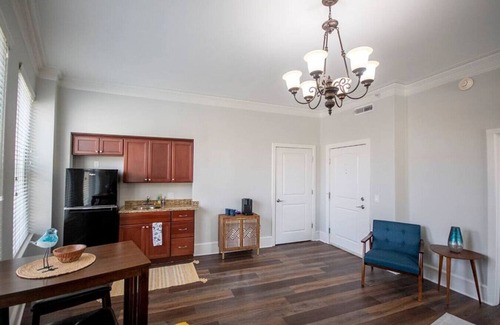 Champaign Appartement | Unique 1 BR/1BA Stay in Downtown - 204