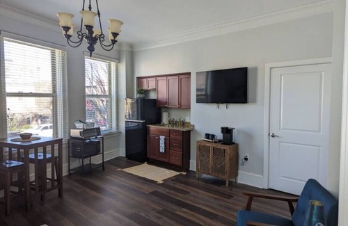 Champaign Appartement | Unique 1 BR/1BA Stay in Downtown - 204