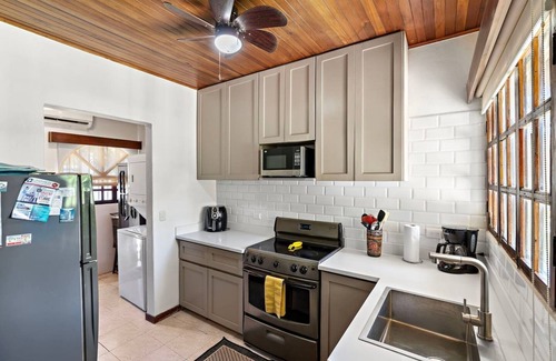Tamarindo Cottage | Unique and Newly updated villa with Cozy Outdoors