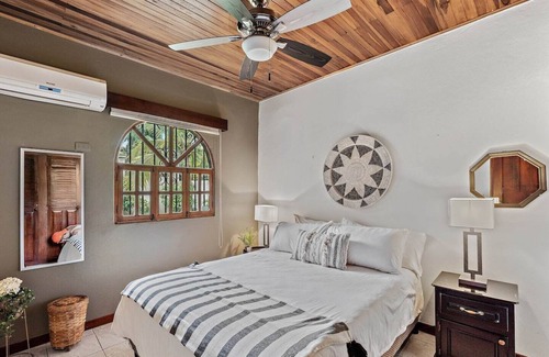 Tamarindo Cottage | Unique and Newly updated villa with Cozy Outdoors