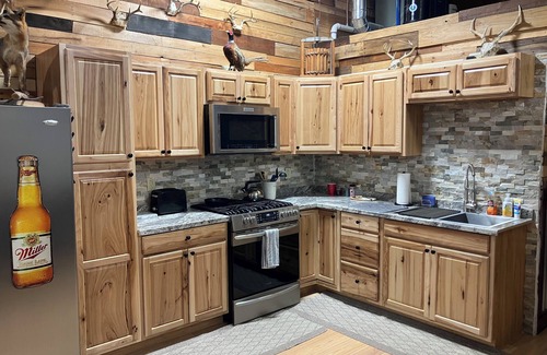 Elk Creek Township Maison | Unique 2000 sq. foot Pole Barn in Albion / Elk Creek Townhsip with HVAC, WiFi