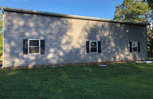 Elk Creek Township Maison | Unique 2000 sq. foot Pole Barn in Albion / Elk Creek Townhsip with HVAC, WiFi