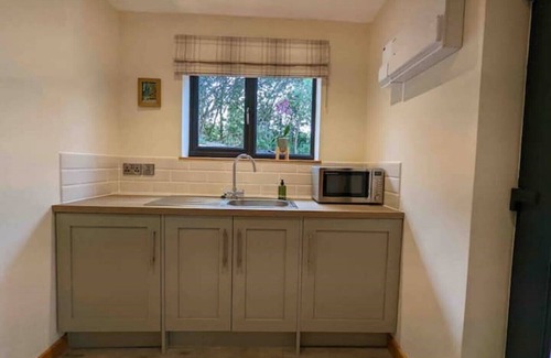 Presteigne Cabine | Unique 3 bed cabin with hot tub on Welsh border.
