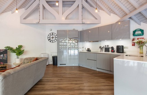 Valentines Appartement | Unique 3BD Penthouse in Historic Church Conversion