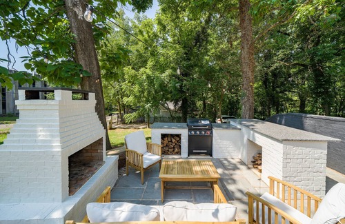 Crestline Heights Maison | Unique 3BR/3B Magic City Home