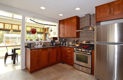 Saugerties Maison | UNIQUE! 40 Pvt. Ac. Fireplace, Grill, Enclosed Heated Pool & Hot Tub