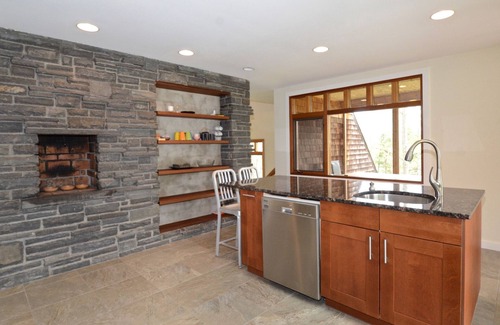 Saugerties Maison | UNIQUE! 40 Pvt. Ac. Fireplace, Grill, Enclosed Heated Pool & Hot Tub