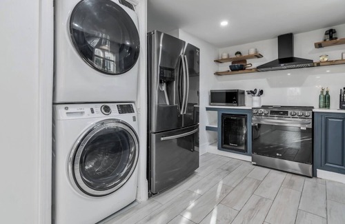 Methuen Maison | Unique 4bedrooms 2 bathrooms stunning getaway unit