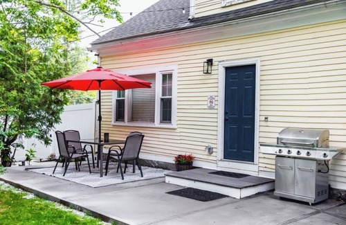 Methuen Maison | Unique 4bedrooms 2 bathrooms stunning getaway unit