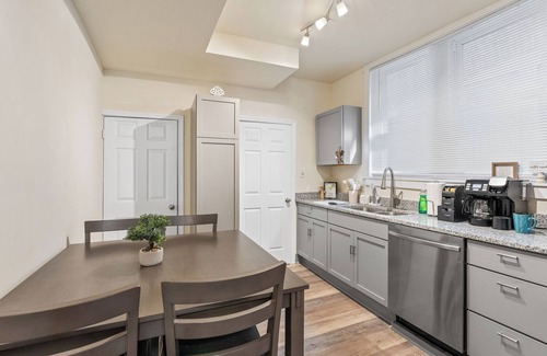 Wilmington Maison | Unique 5-bedroom private house in Wilmington perfect for long term stays