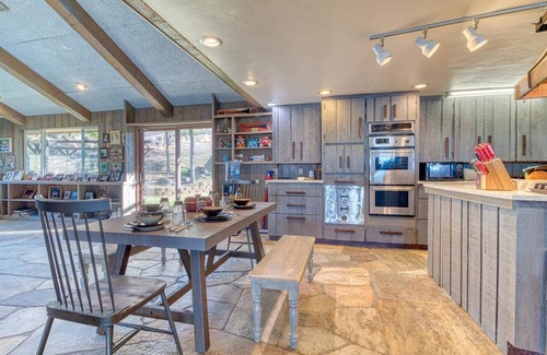 Bliss Maison | Unique 6BR Lodge w/ Private Hot Spring Pool!