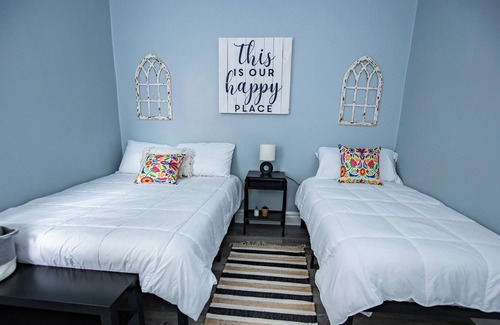Heart of Chicago Maison | Unique Acapulco themed apartment located by the art district of Pilsen, Chicago