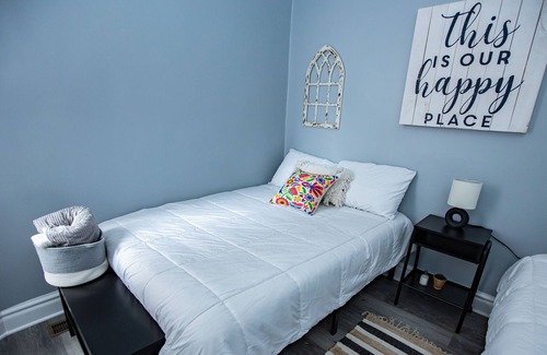 Heart of Chicago Maison | Unique Acapulco themed apartment located by the art district of Pilsen, Chicago