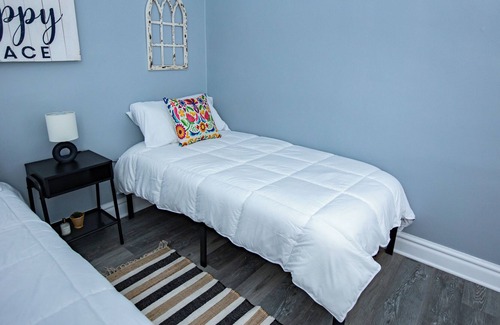 Heart of Chicago Maison | Unique Acapulco themed apartment located by the art district of Pilsen, Chicago