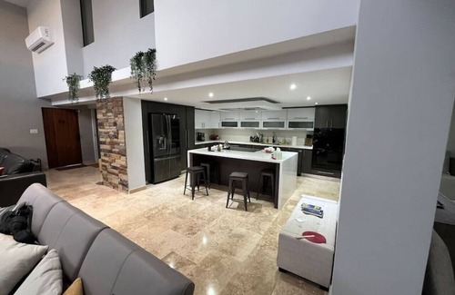 Rio Villa | Unique and Luxurious 5 Bedroom Mansion