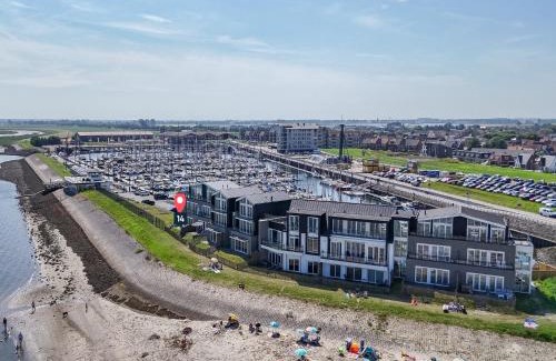Sint-Annaland Appartement | Unique apartment, located on the Oosterschelde and marina of Sint Annaland